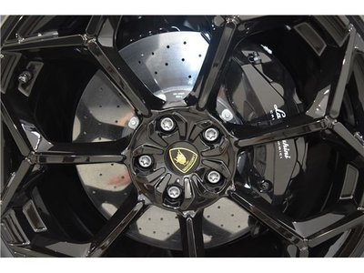 LAMBORGHINI URUS - 9