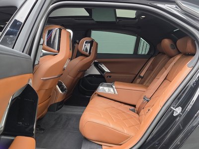 2025 BMW 7 SERIES thumbnail 17