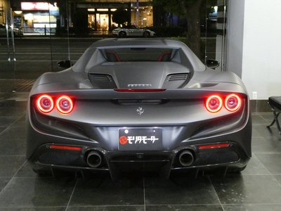 FERRARI F8 - 6