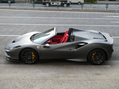 FERRARI F8 - 8