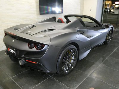 FERRARI F8 - 5