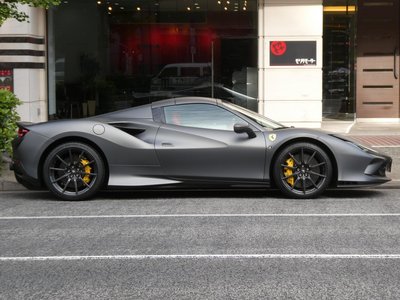 FERRARI F8 - 4
