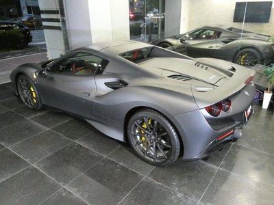 FERRARI F8 - 7