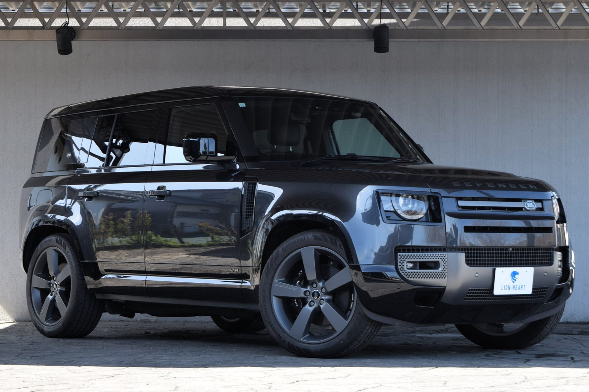 LAND ROVER DEFENDER - View 1