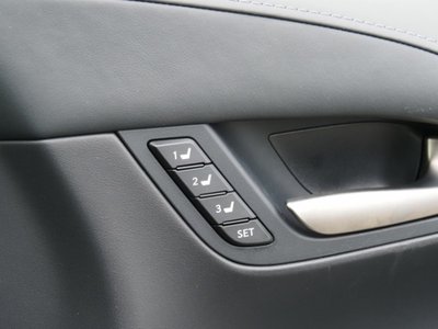 صورة مصغرة 65 لـ 2020 Lexus LX