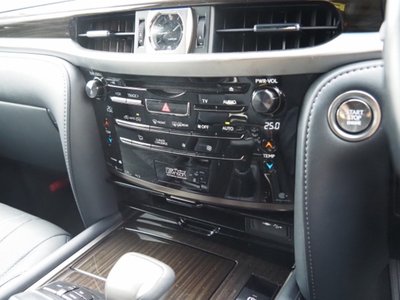 صورة مصغرة 63 لـ 2020 Lexus LX