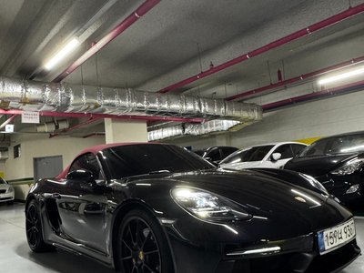 2022 Porsche 718 照片 2