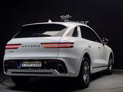 صورة 3 لـ 2023 Genesis GV70