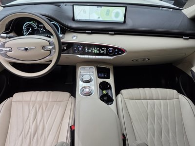صورة 5 لـ 2023 Genesis GV70