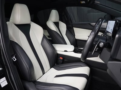 صورة 10 لـ 2023 Lexus NX