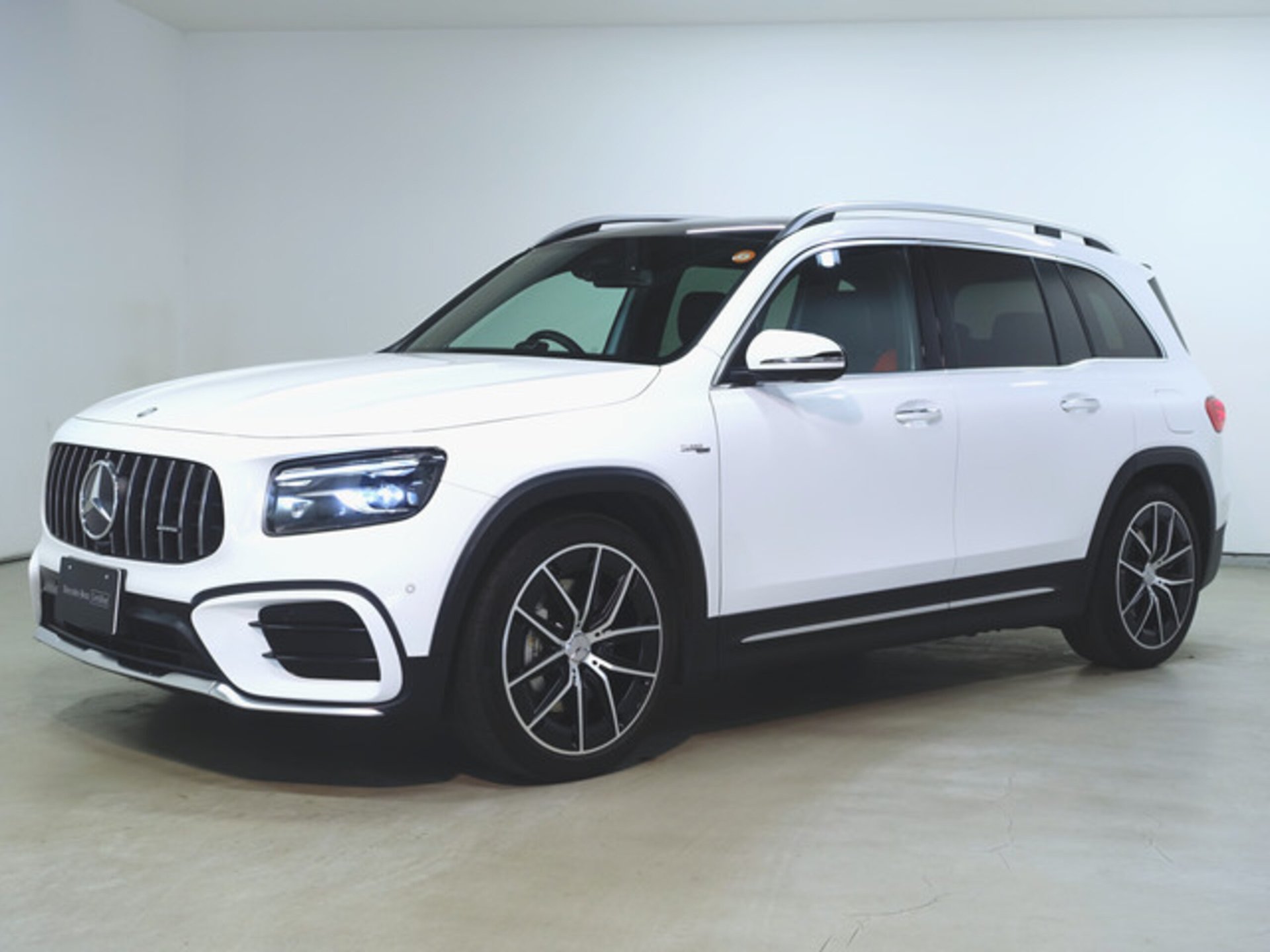 MERCEDES-BENZ GLB AMG - View 1