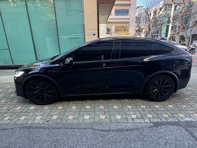TESLA MODEL X - 7