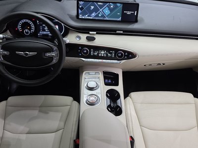 صورة 5 لـ 2023 Genesis GV70