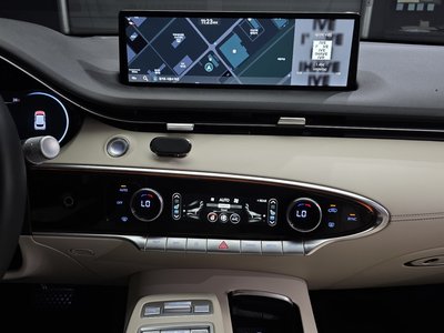 صورة مصغرة 24 لـ 2023 Genesis GV70