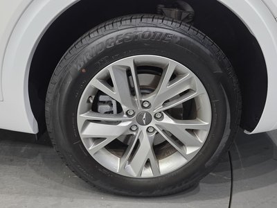صورة 8 لـ 2023 Genesis GV70
