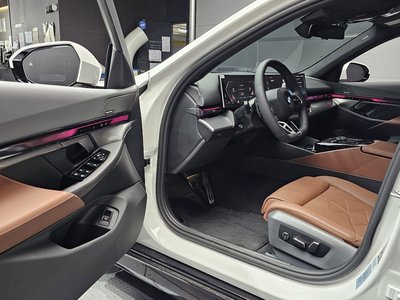 صورة مصغرة 13 لـ 2025 BMW 5 SERIES