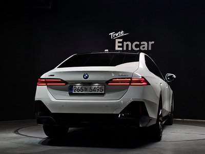 صورة 4 لـ 2025 BMW 5 SERIES