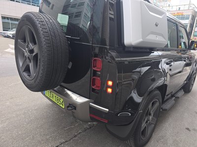 LAND ROVER DEFENDER - 10