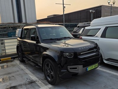 LAND ROVER DEFENDER - 1