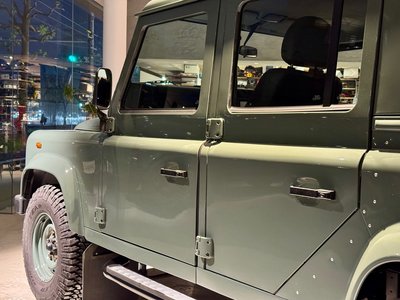 LAND ROVER DEFENDER - 8