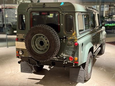 LAND ROVER DEFENDER - 10