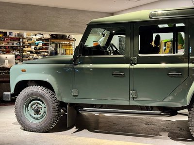 LAND ROVER DEFENDER - 7