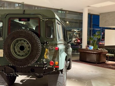 LAND ROVER DEFENDER - 9