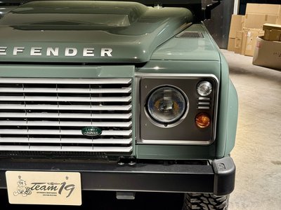 LAND ROVER DEFENDER - 4