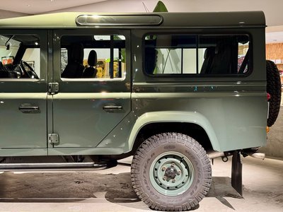 LAND ROVER DEFENDER - 6