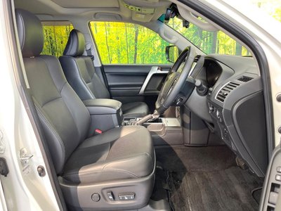 TOYOTA LAND CRUISER PRADO - 8