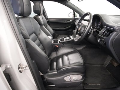PORSCHE MACAN - 9