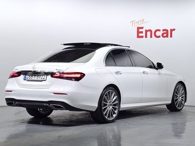 MERCEDES-BENZ E-CLASS - 4