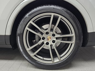 صورة 8 لـ 2022 Porsche CAYENNE