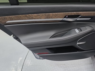 صورة مصغرة 15 لـ 2021 Genesis G90