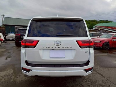 2026 Toyota LAND CRUISER 300 — фото 6