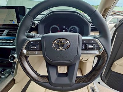 2026 Toyota LAND CRUISER 300 — миниатюра 13
