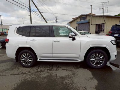 2026 Toyota LAND CRUISER 300 — фото 4