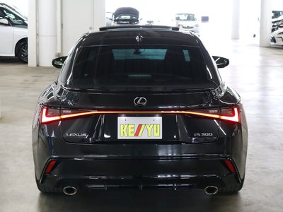 LEXUS IS - 10