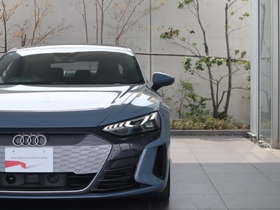 AUDI E-TRON GT QUATTRO - 8