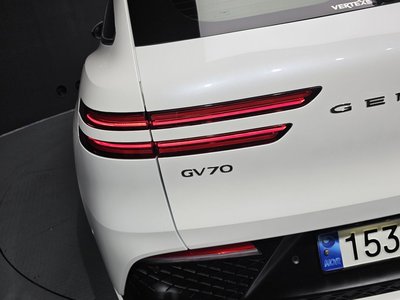 صورة 10 لـ 2023 Genesis GV70