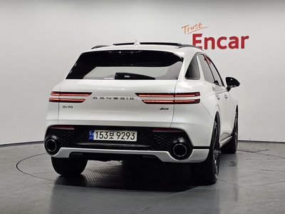 صورة 4 لـ 2023 Genesis GV70