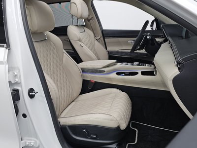 2023 Genesis GV70 — миниатюра 17