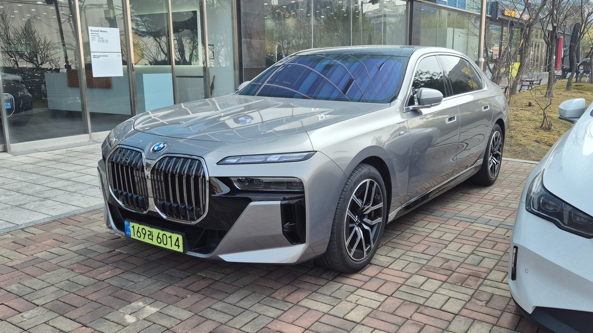 BMW 7 SERIES - View 1