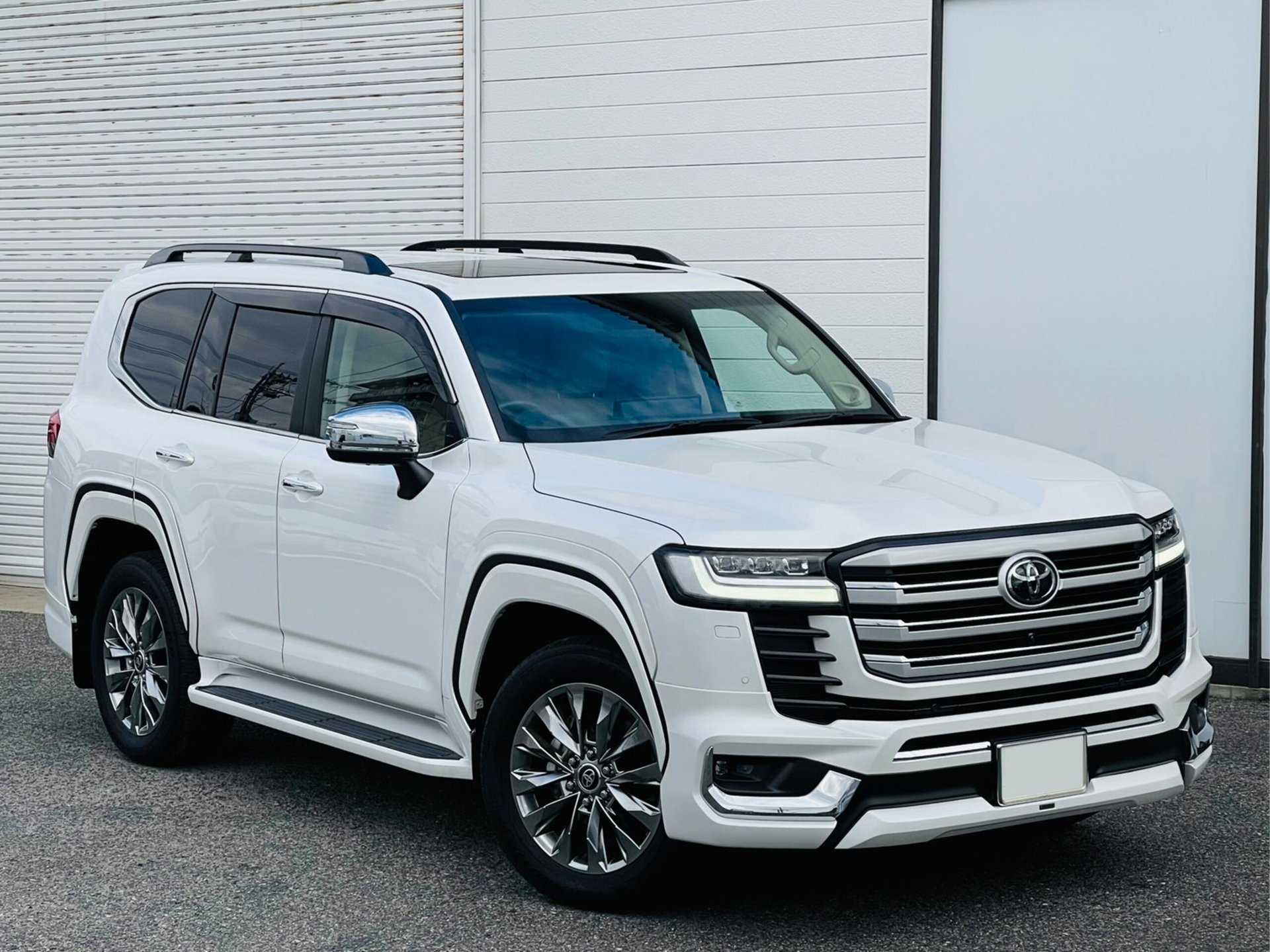 TOYOTA LAND CRUISER 300 - View 1