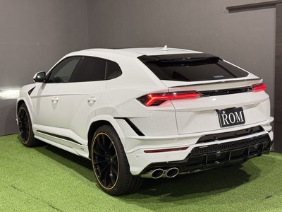 2025 Lamborghini URUS thumbnail 13