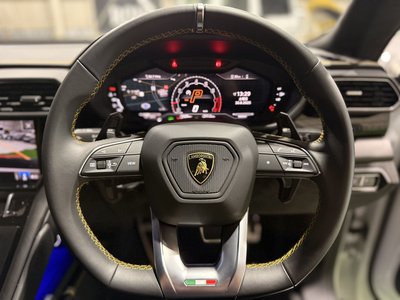 2025 Lamborghini URUS thumbnail 24