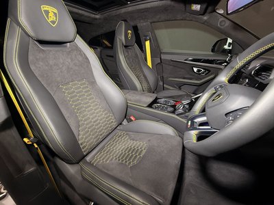 2025 Lamborghini URUS thumbnail 20