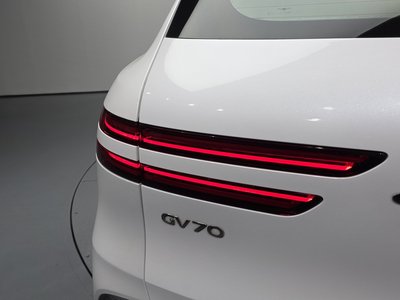 صورة 10 لـ 2022 Genesis GV70