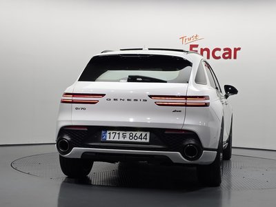 صورة 3 لـ 2022 Genesis GV70
