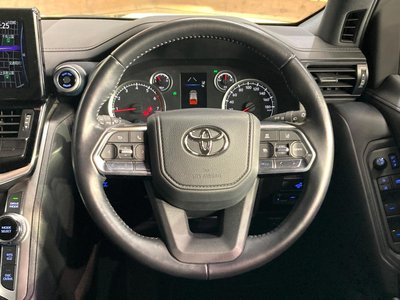 TOYOTA LAND CRUISER - 7